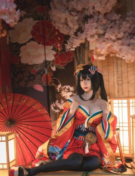 情侣奴伺候女王_高清在线观看高清