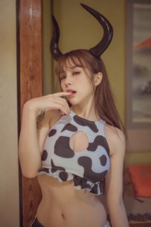 美女校花张开腿让我电影_4K日本电影免费